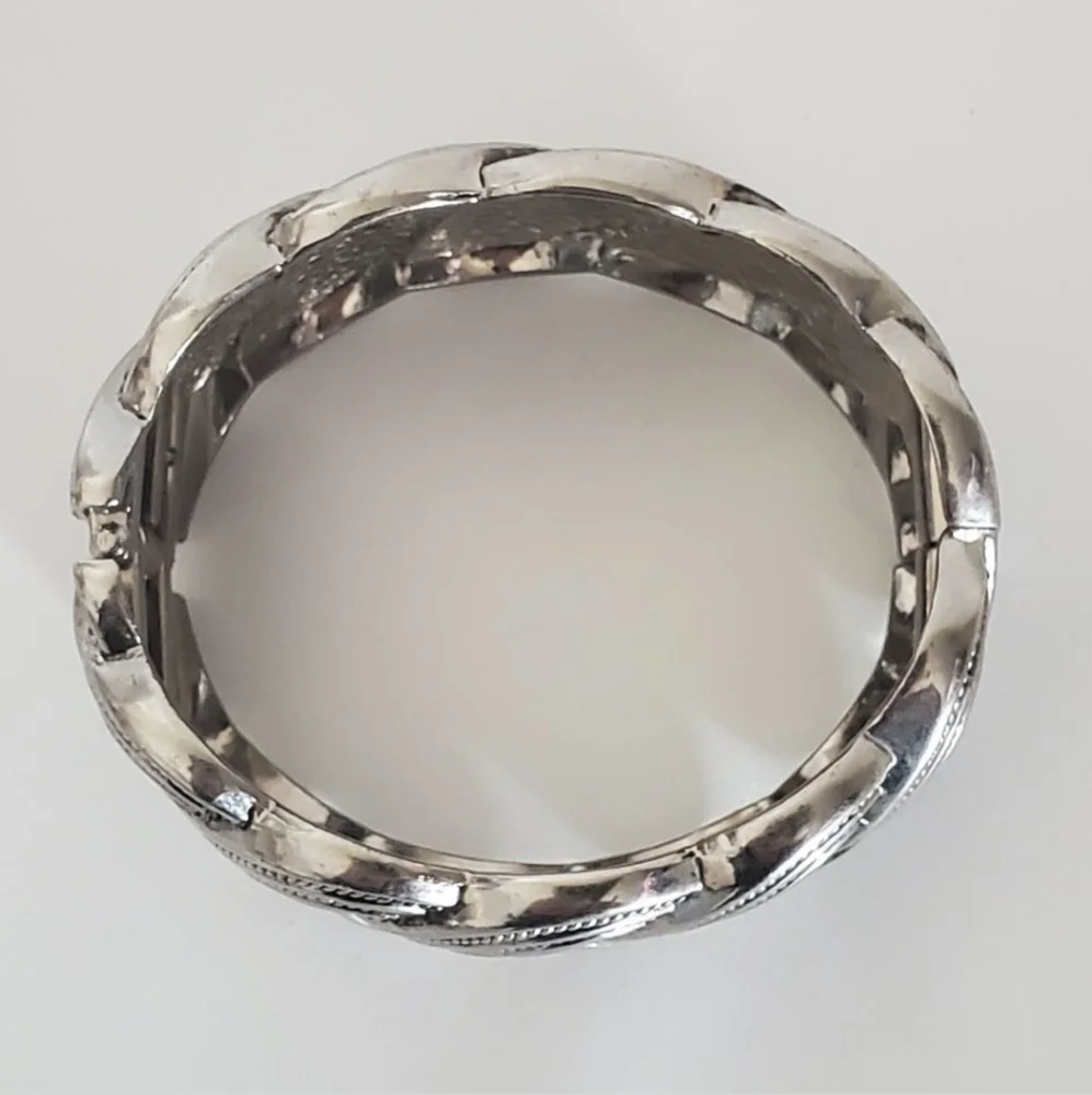 Vintage 90s Boho Hippie Silver Tone Celtic Braided Chunky Heavy Hinged Bracelet - Picture 4 of 4